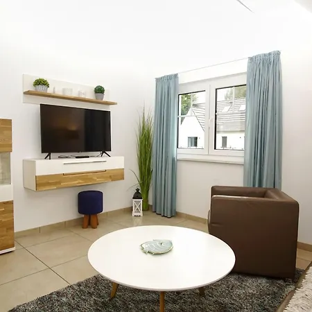 Strandnahe Rex Rugia: Balkon & Wellness * Lobbe
